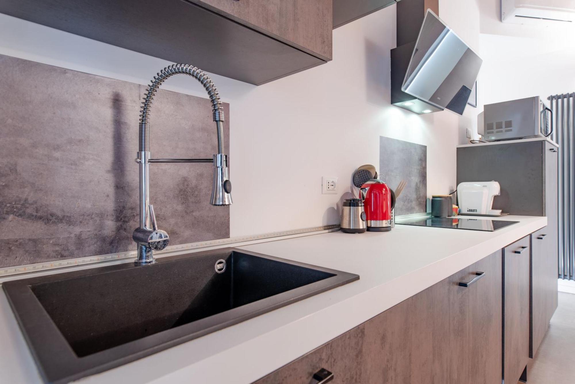 Suite & Queen Apartments Турин Экстерьер фото
