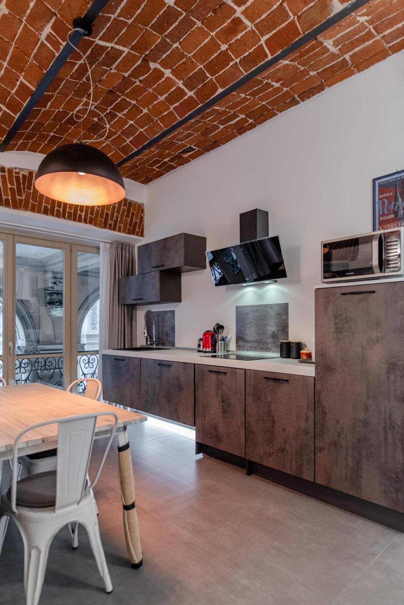 Suite & Queen Apartments Турин Экстерьер фото