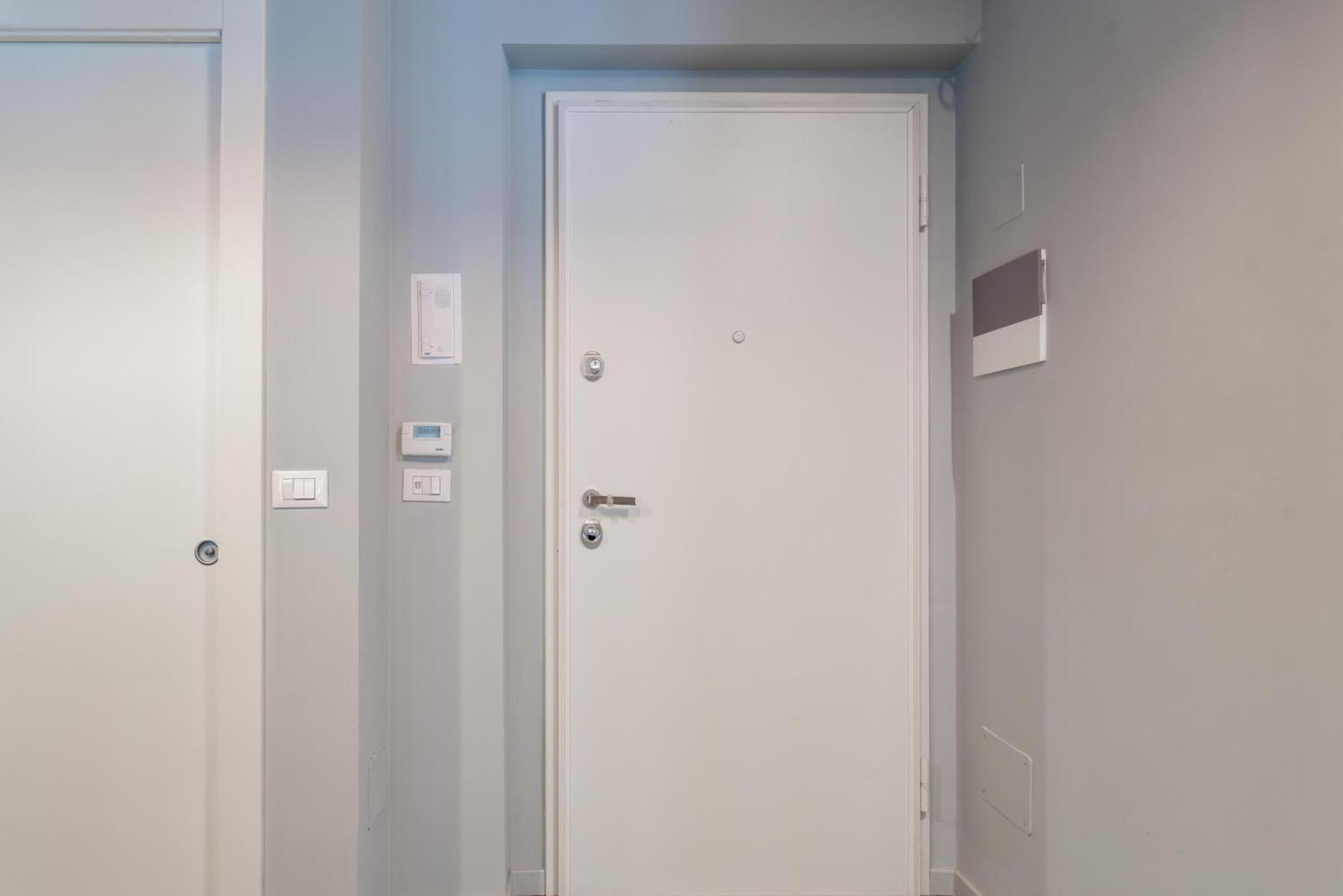 Suite & Queen Apartments Турин Экстерьер фото