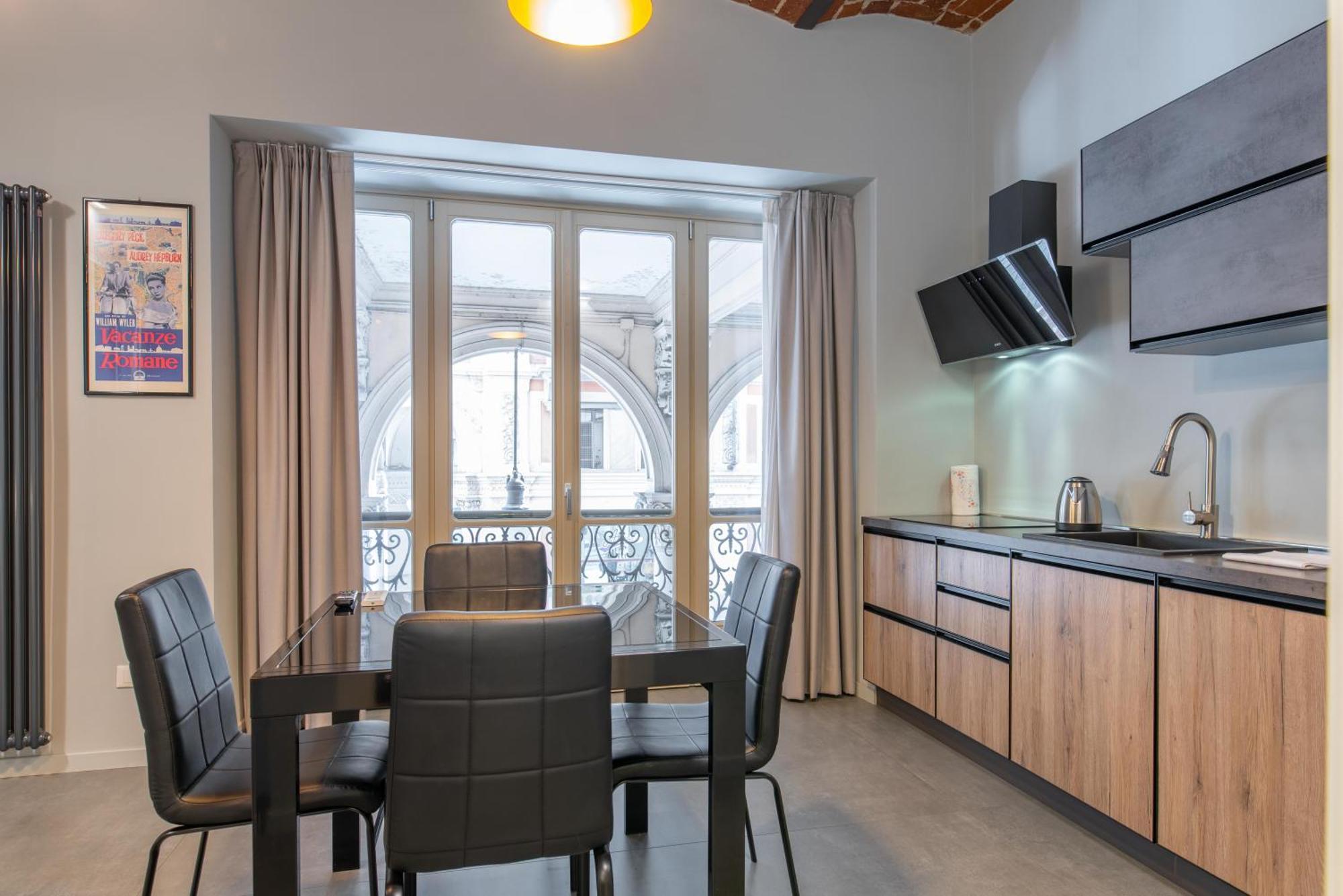 Suite & Queen Apartments Турин Экстерьер фото