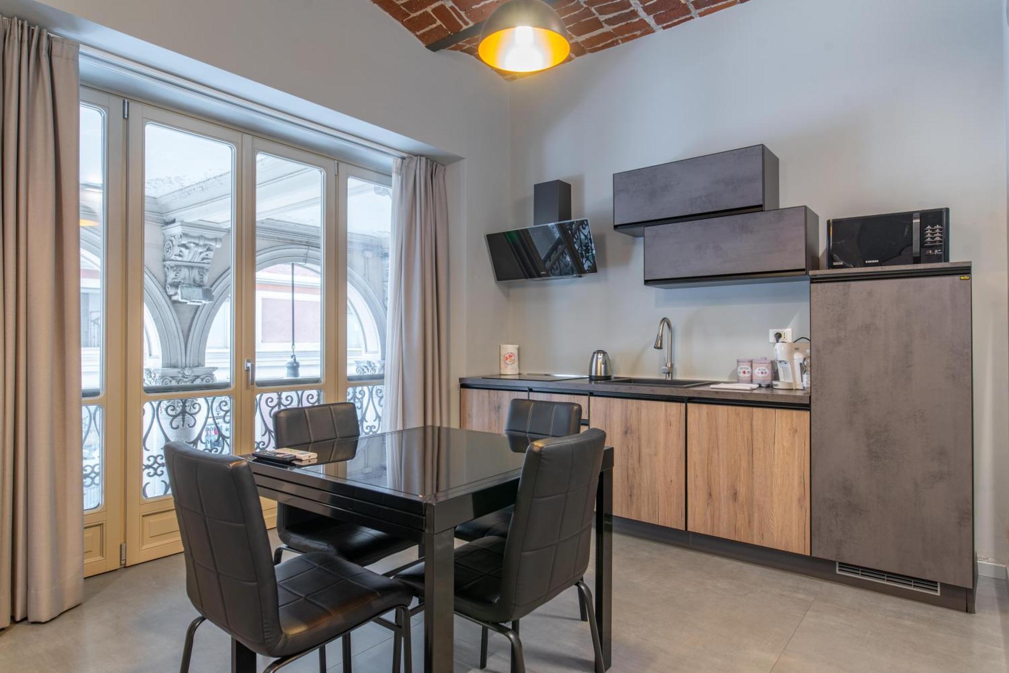 Suite & Queen Apartments Турин Экстерьер фото